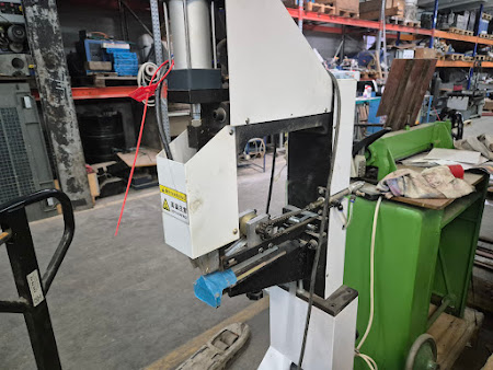 Станок для проклейки углов коробки